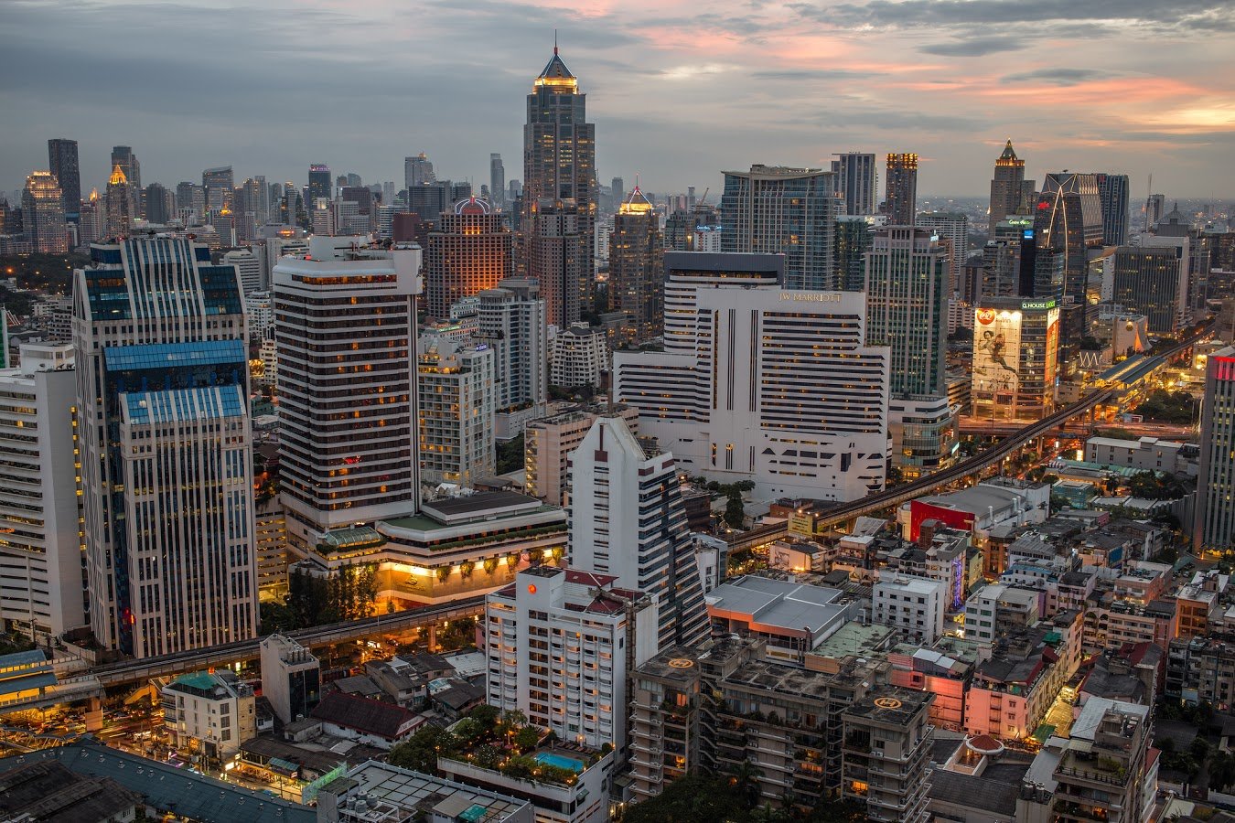 5 Top Things to Do in Nana, Sukhumvit, Bangkok: A Local’s Guide to Fun and Frolic
